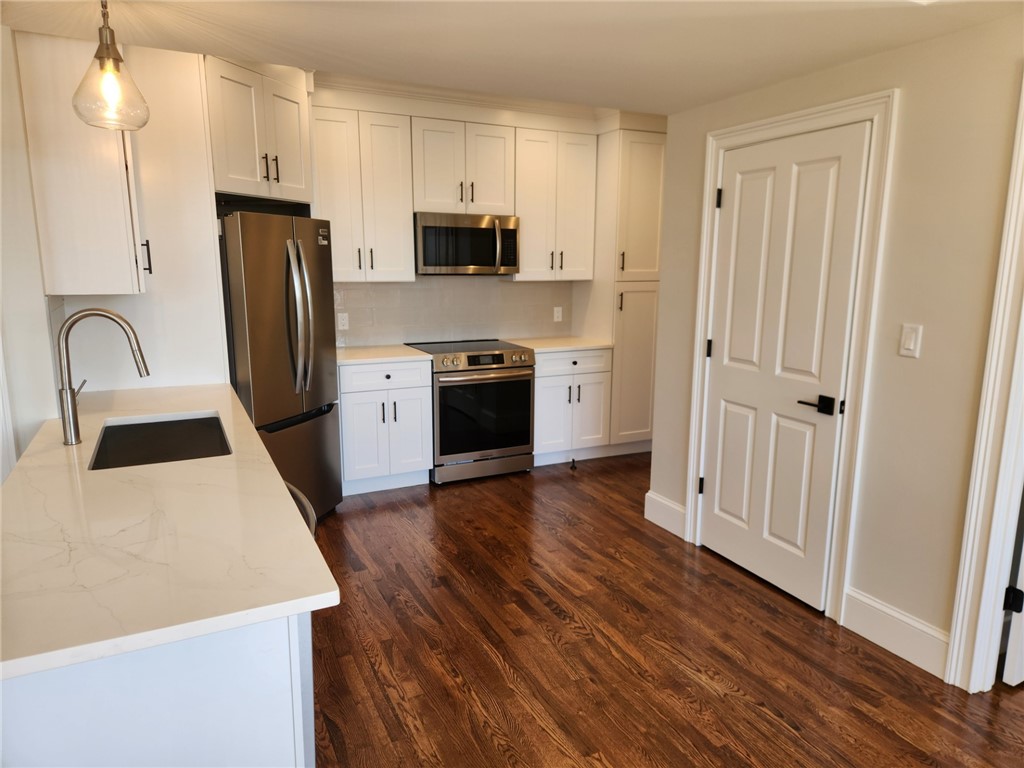 20 State Street, Unit 4 Bristol, RI 02809 - Photo 1 of 14 Kitchen