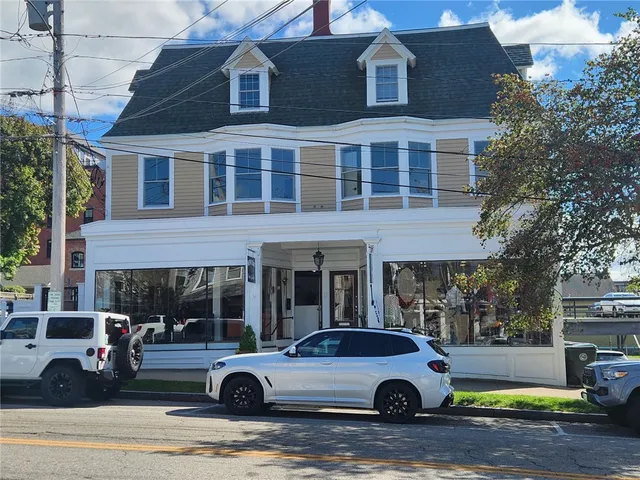 $2,600 | 20 State Street, Unit 4, Bristol, RI 02809