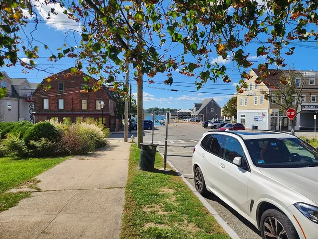 $2,600 | 20 State Street, Unit 4, Bristol, RI 02809