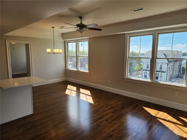 $2,600 | 20 State Street, Unit 4, Bristol, RI 02809