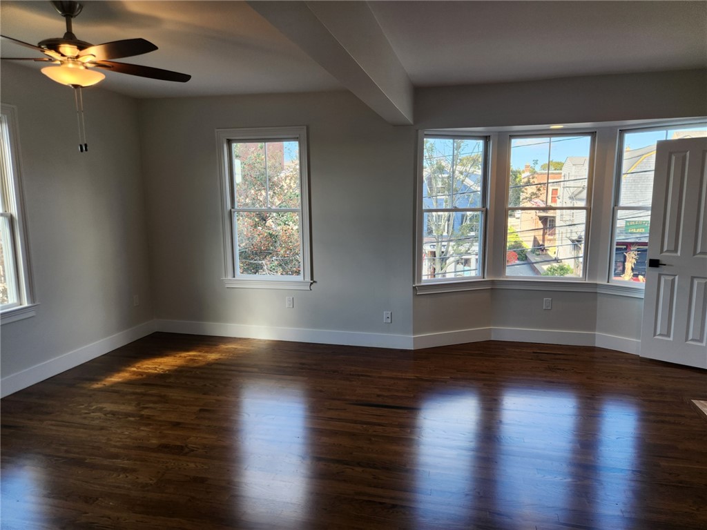 20 State Street, Unit 4 Bristol, RI 02809 - Photo 5 of 14 Living rm.