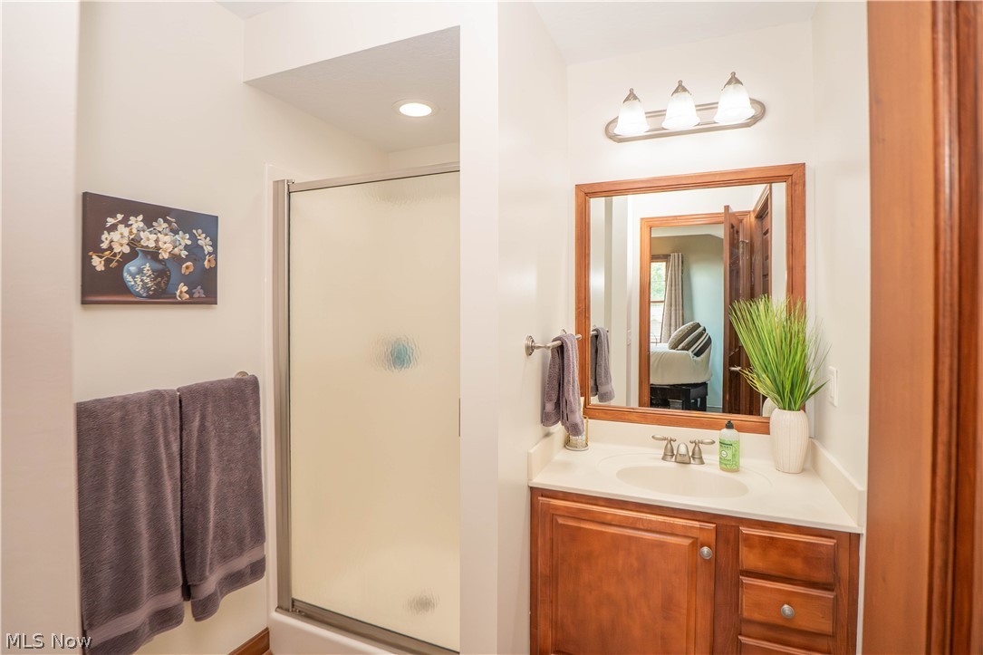 6612 Greyhawk Street Northwest Canton, OH 44708 - Photo 30 of 50 Private Full Bathroom