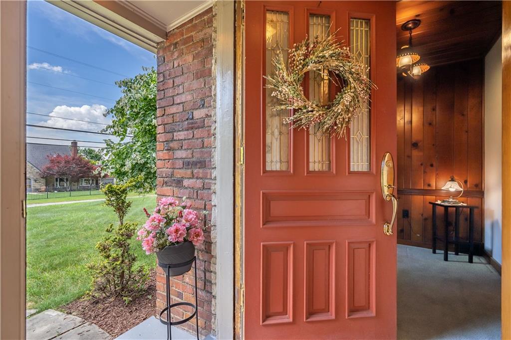 121 Sylvania Drive Pittsburgh, PA 15236 - Photo 4 of 25 ENTRY TO THIS CHARMING HOME.