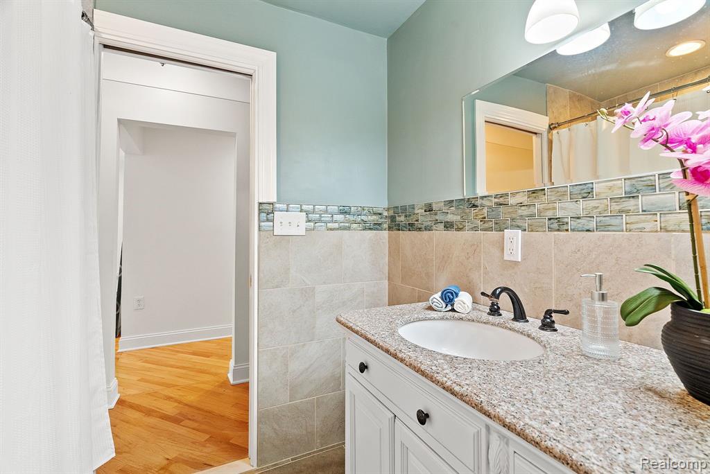 1696 Rochester Road Leonard, MI 48367 - Photo 25 of 42