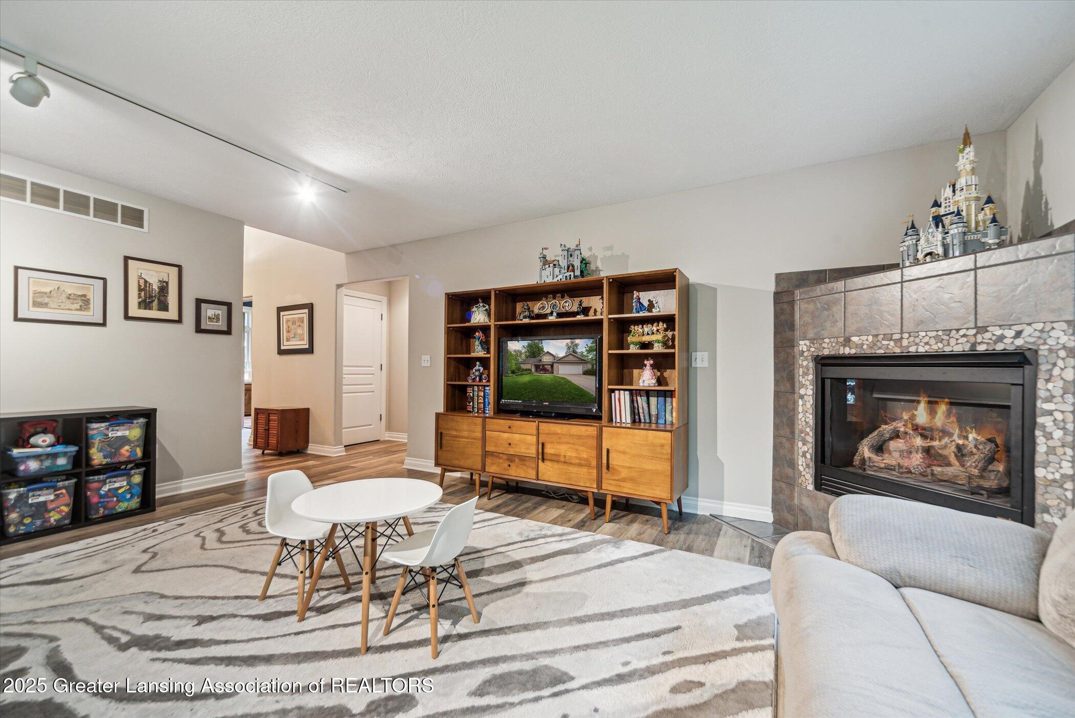 1058 Buckingham Road Haslett, MI 48840 - Photo 10 of 46 13-1058-Buckingham-Rd-Haslett-MI-48840-W