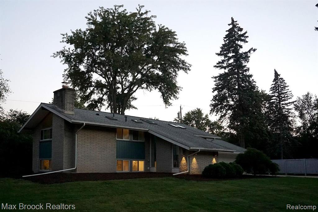 29601 Sugar Spring Road Farmington Hills, MI 48334 - Photo 24 of 27