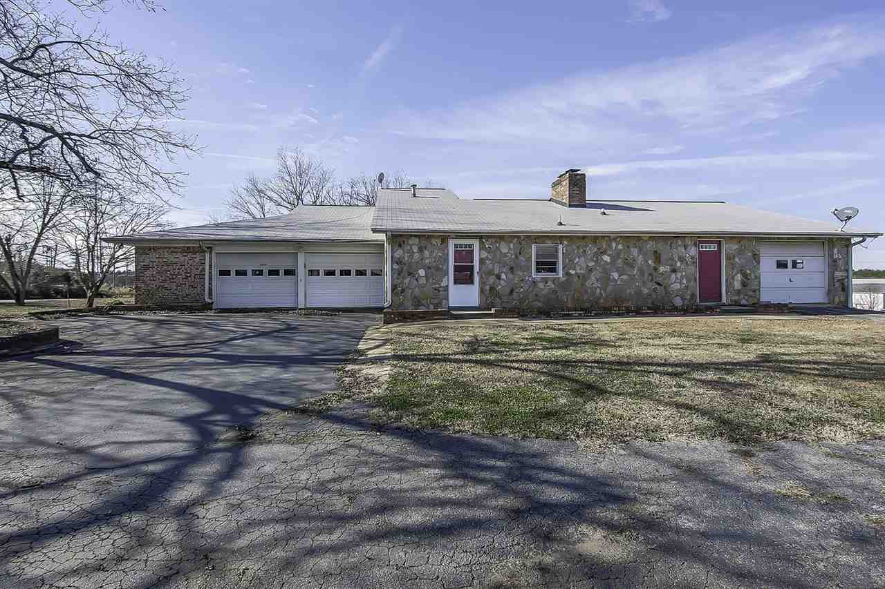 1521 Victor Hill Road Duncan, SC 29334 - Photo 2 of 36