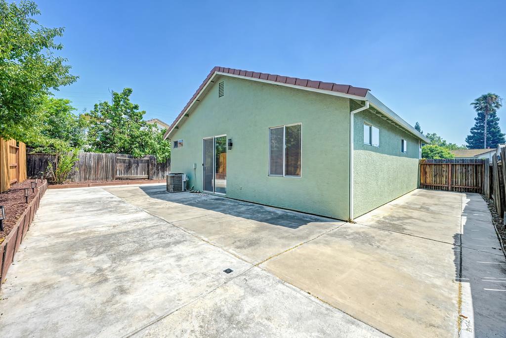 5621 Elk Spring Way Elk Grove, CA 95758 - Photo 34 of 35