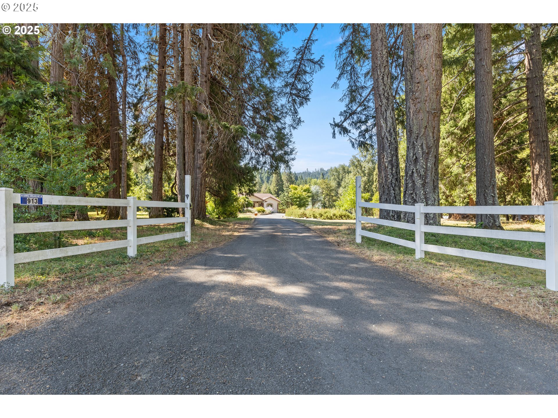 913 Starveout Creek Road Azalea, OR 97410 - Photo 6 of 27 a view of a park with houses