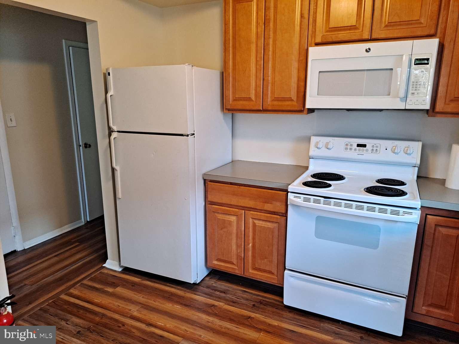 2 Florence Tollgate Florence, NJ 08518 - Photo 5 of 6 a kitchen with appliances and cabinets