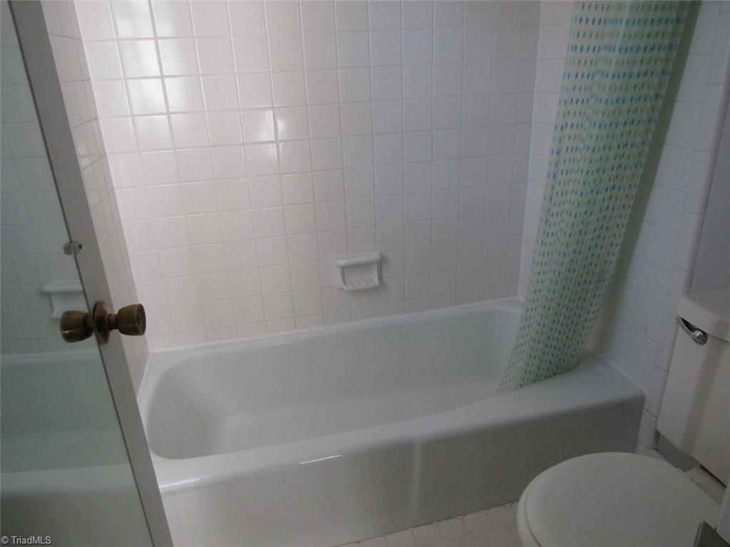 4502 Knightbridge Road Greensboro, NC 27455 - Photo 12 of 15 Gallery Image 12