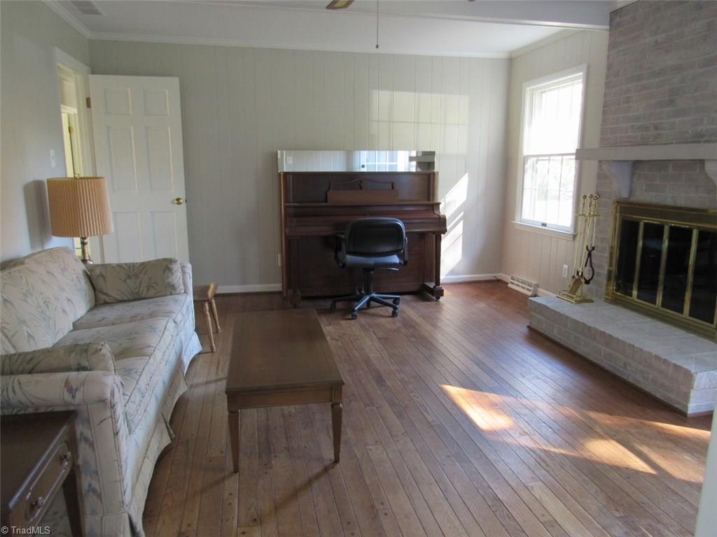 4502 Knightbridge Road Greensboro, NC 27455 - Photo 8 of 15 Den / Family room.. Hard wood floord