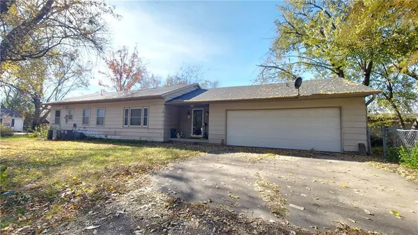 $99,900 | 207 East Melvin Street, Arma, KS 66712