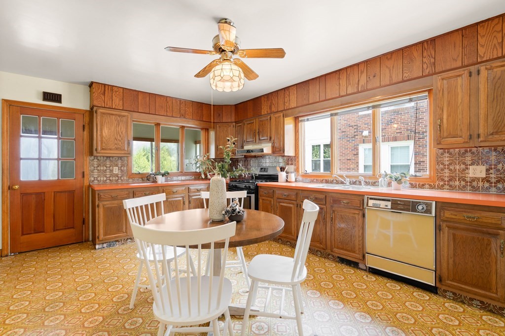 73-75 Ten Hills Road Somerville, MA 02145 - Photo 8 of 37 Gallery Image 8