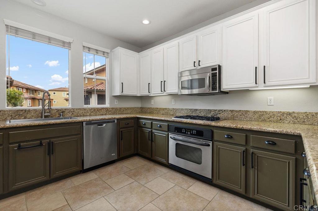 112 Via Sovana Santee, CA 92071 - Photo 13 of 52