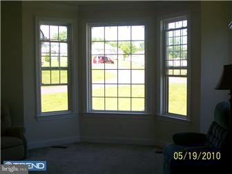 20 Mill Ridge Drive Aston, PA 19014 - Photo 3 of 10 Living Room