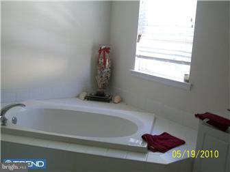 20 Mill Ridge Drive Aston, PA 19014 - Photo 7 of 10 Bathroom