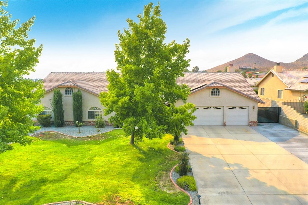 16390 Olalee Road Apple Valley, CA 92307 - Photo 1 of 1 a front view of a house with a yard