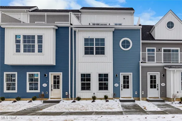 $590,000 | 449 Harbor Lane, Lorain, OH 44052