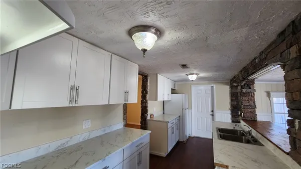 $2,000 | 2181 Brandon Street, Fort Myers, FL 33907