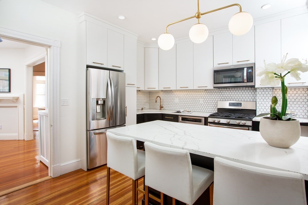 21 Strathmore Road, Unit 2 Brookline, MA 02445 - Photo 5 of 22