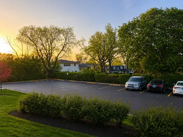 $274,800 | 3913 Saratoga Avenue, Unit 117, Downers Grove, IL 60515