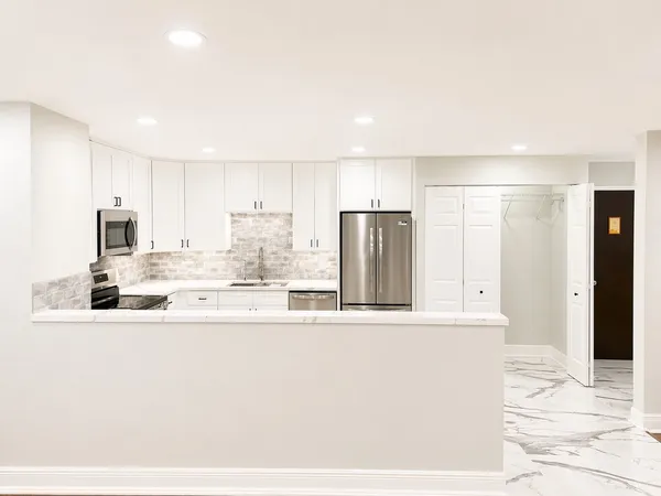 $274,800 | 3913 Saratoga Avenue, Unit 117, Downers Grove, IL 60515