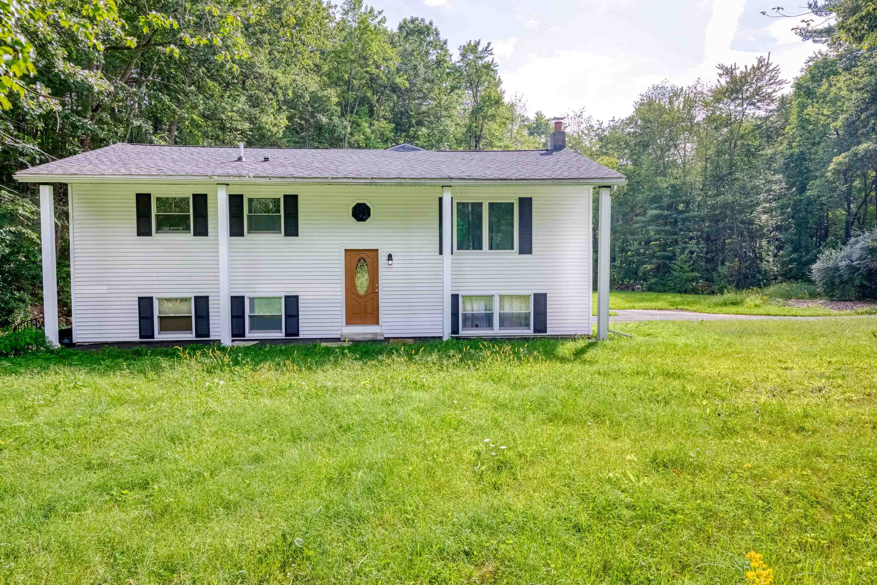148 Robinson Road Hudson, NH 03051 - Photo 1 of 36 Gallery Image 1
