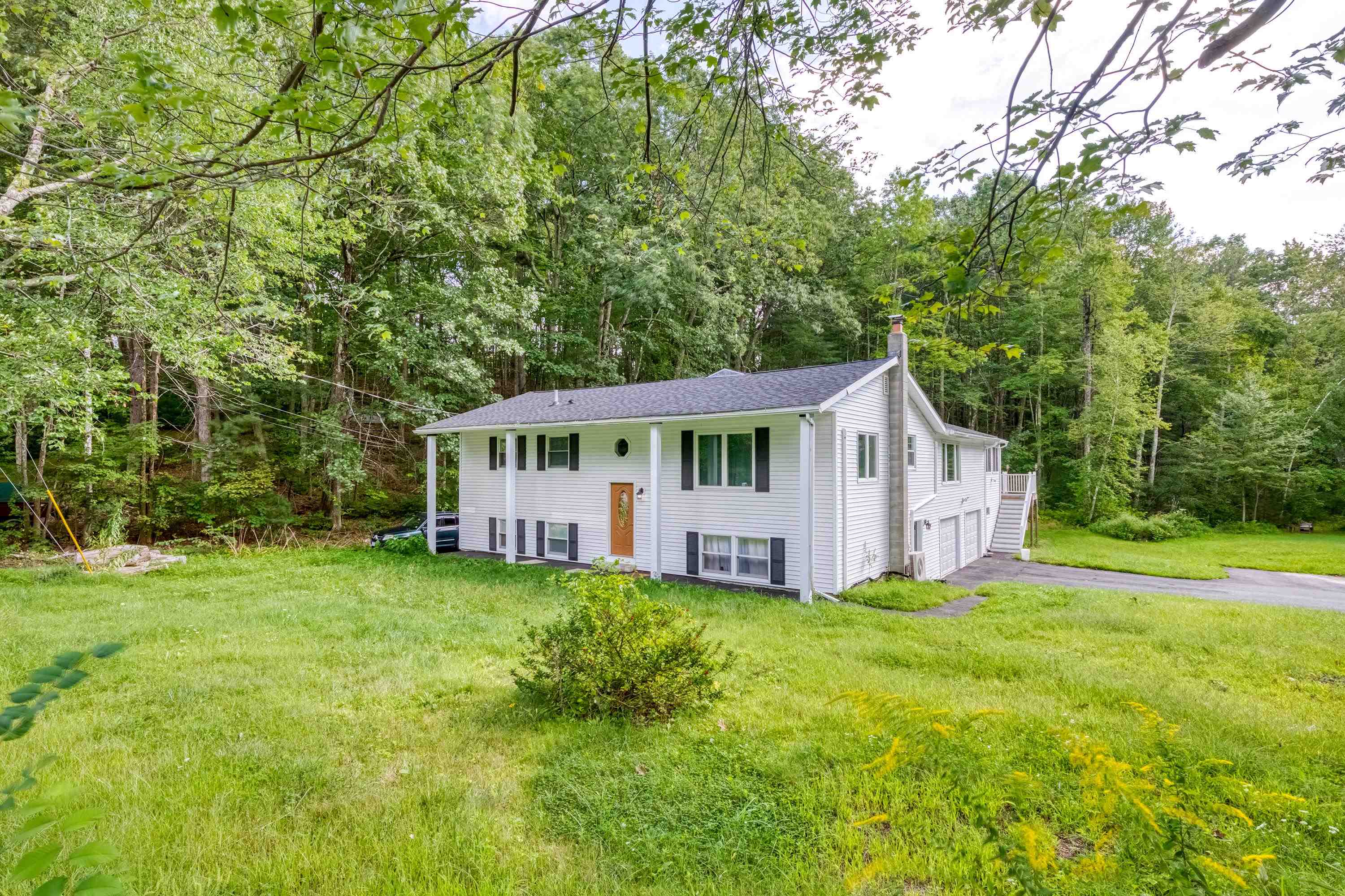 148 Robinson Road Hudson, NH 03051 - Photo 2 of 36 Gallery Image 2