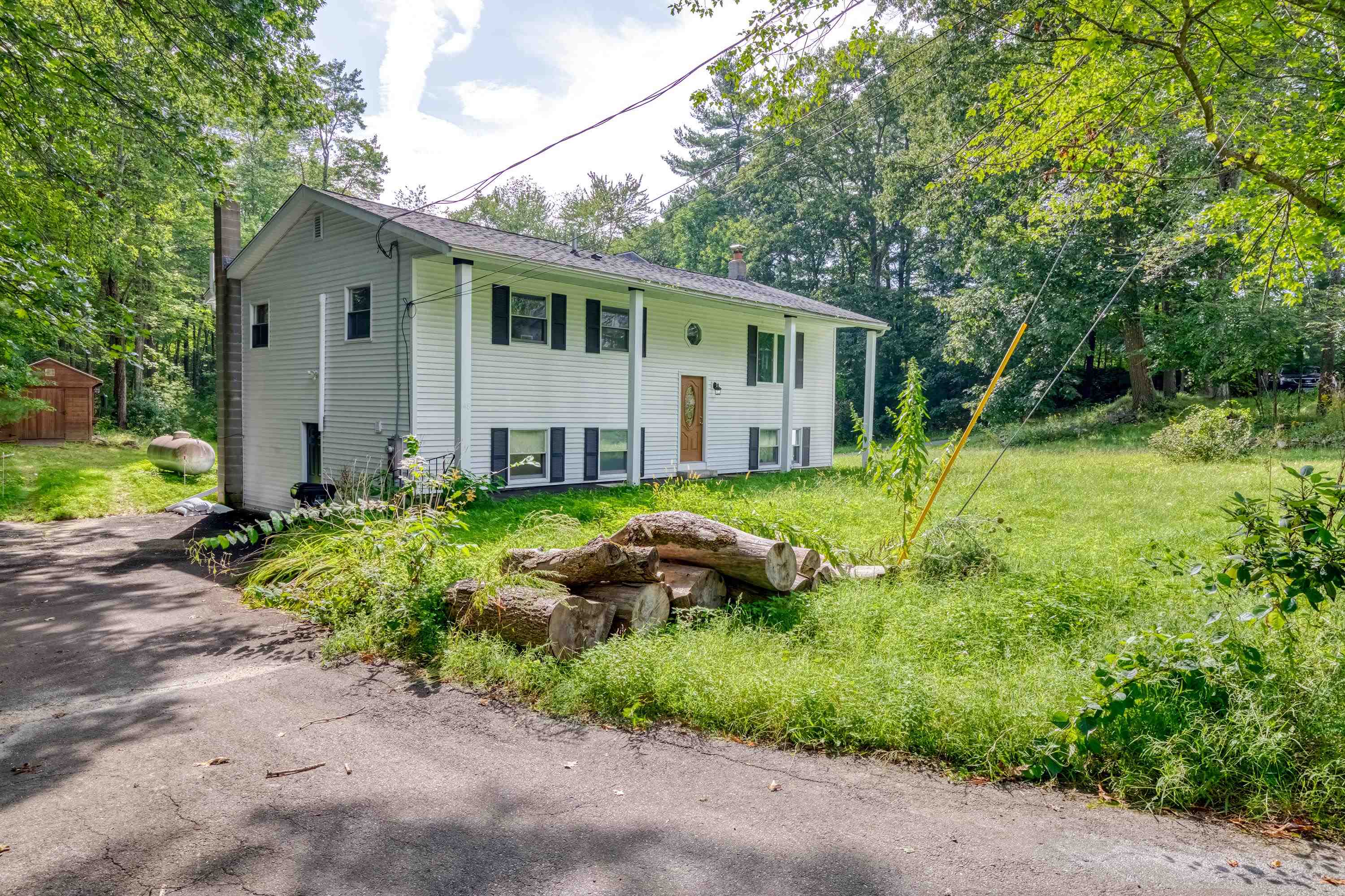 148 Robinson Road Hudson, NH 03051 - Photo 3 of 36 Gallery Image 3