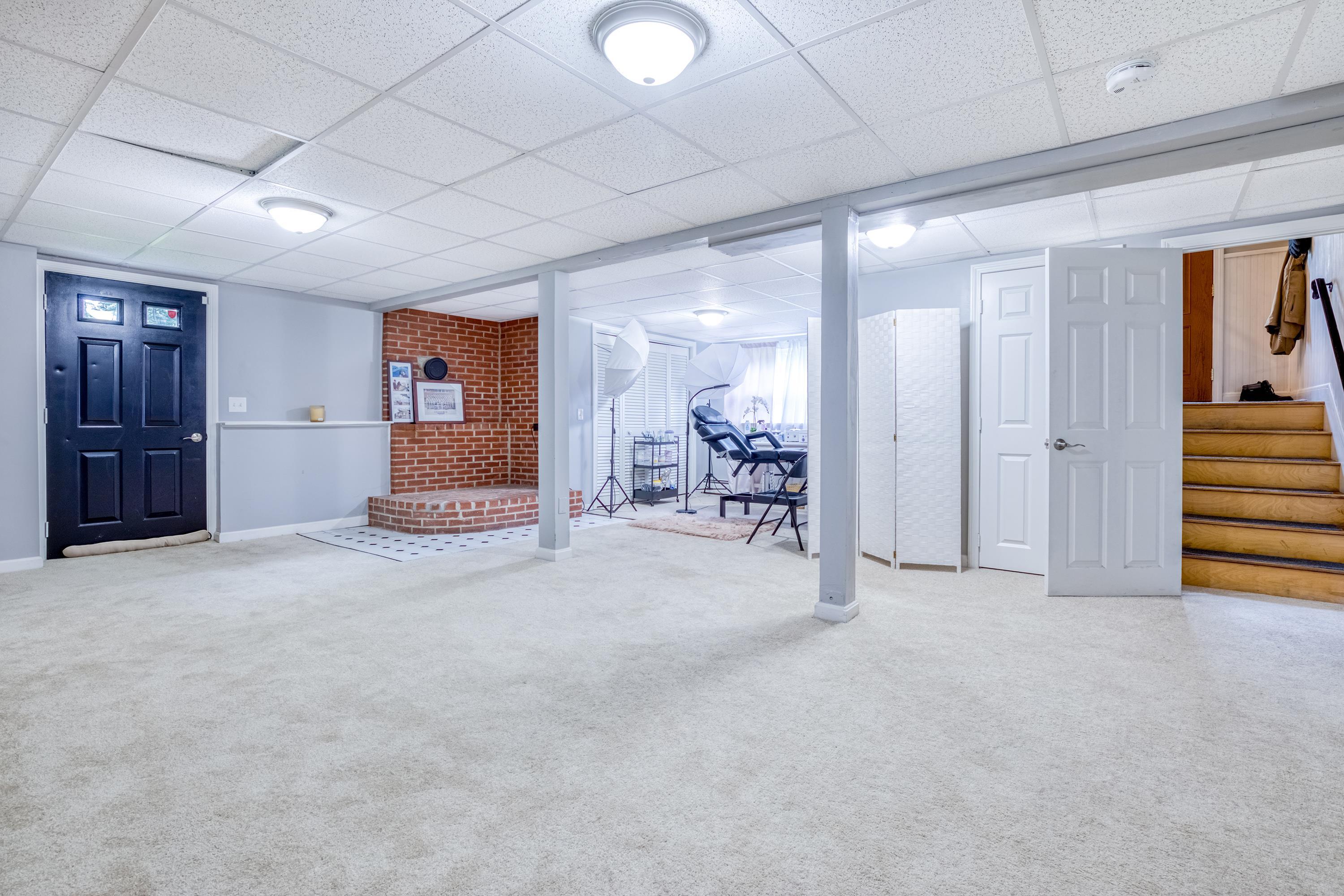 148 Robinson Road Hudson, NH 03051 - Photo 23 of 36 Gallery Image 23