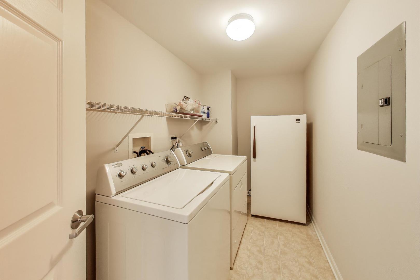 715 Astor Lane, Unit 307 Wheeling, IL 60090 - Photo 24 of 38 a utility room with dryer and washer