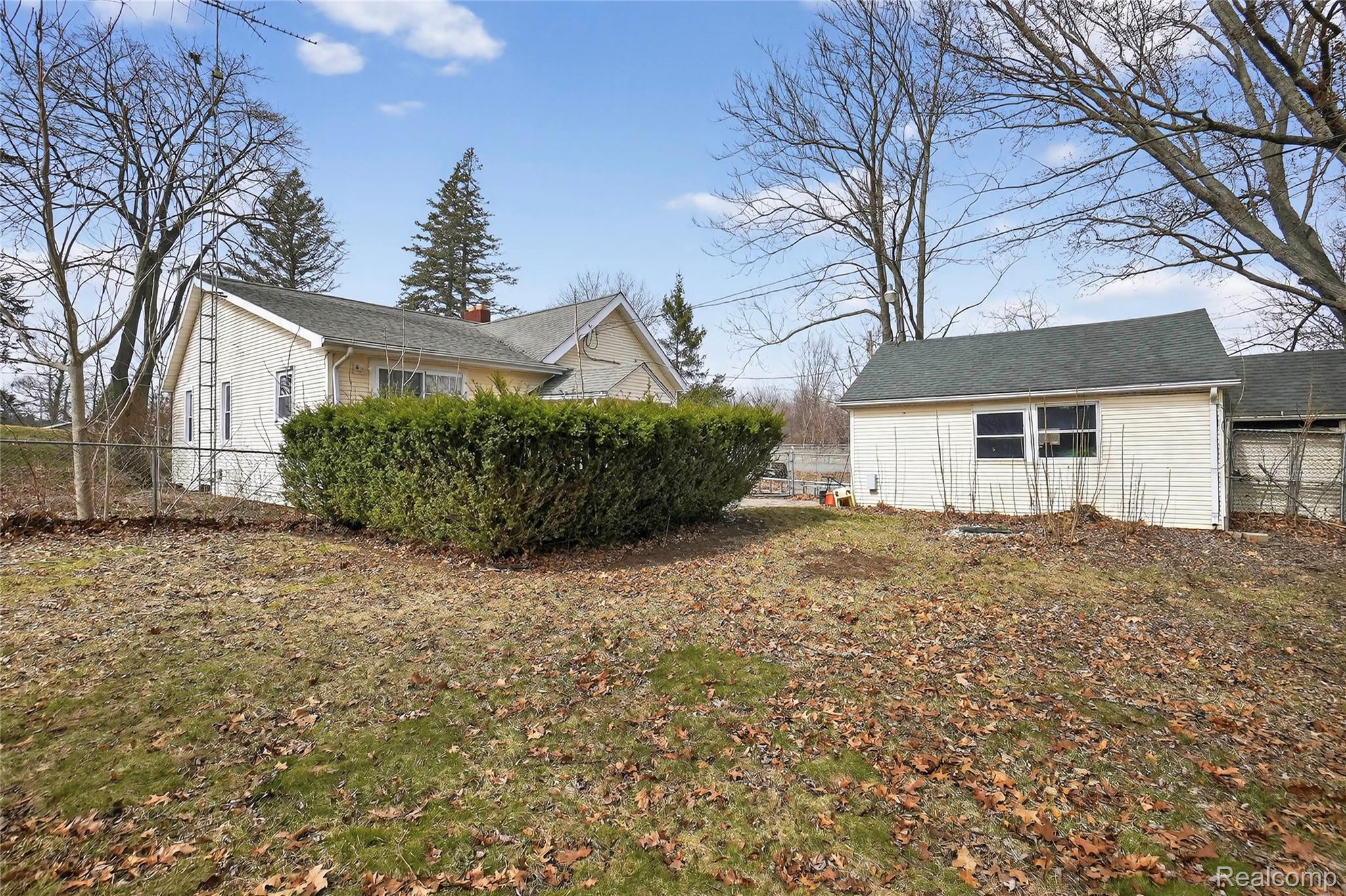 13343 Fenton Road Fenton, MI 48430 - Photo 40 of 45 32-13343-Fenton-Rd-Fenton-MI-48430-WindowStill.jpg
