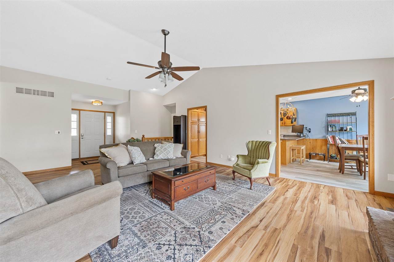 2528 Quincy Road Northeast Solon, IA 52333 - Photo 5 of 43 Gallery Image 5