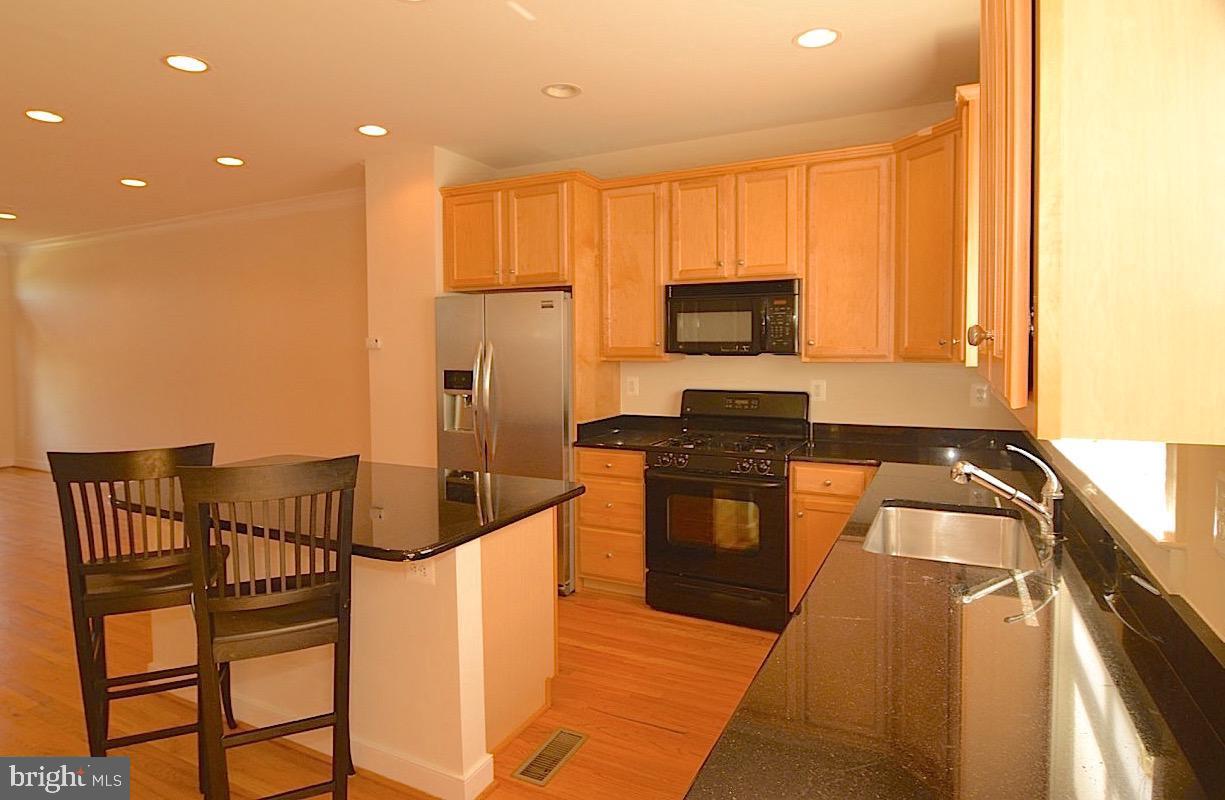 11036 Amherst Avenue Silver Spring, MD 20902 - Photo 7 of 20 EASY TO WORK IN KITCHEN FOR ANY TYPE OF CHEF :)