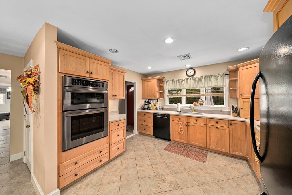 5 Relda Road Weymouth, MA 02190 - Photo 10 of 31 Gallery Image 10