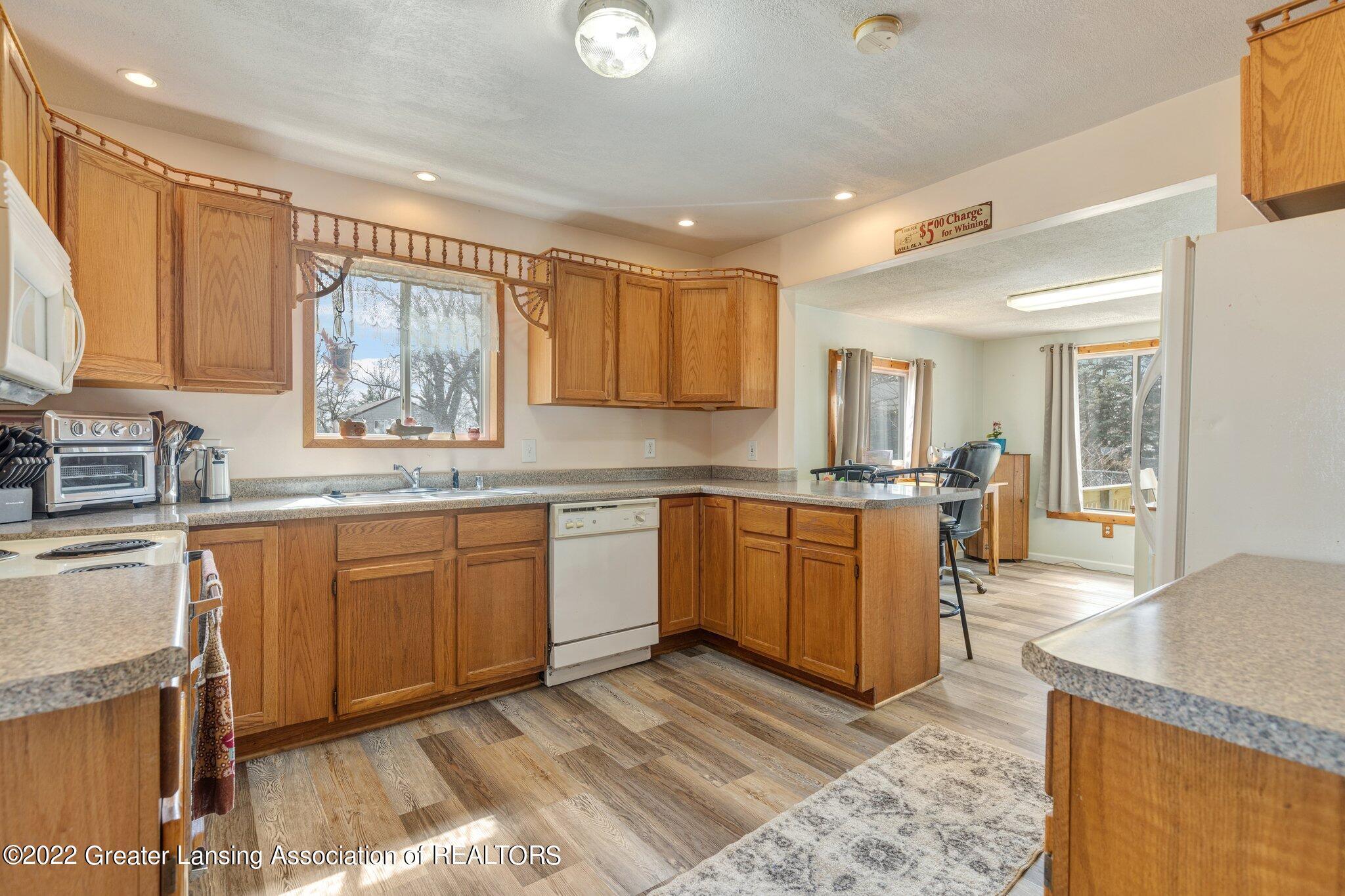 16060 Brook Road Lansing, MI 48906 - Photo 15 of 34 15-web-or-mls-1P6A8077