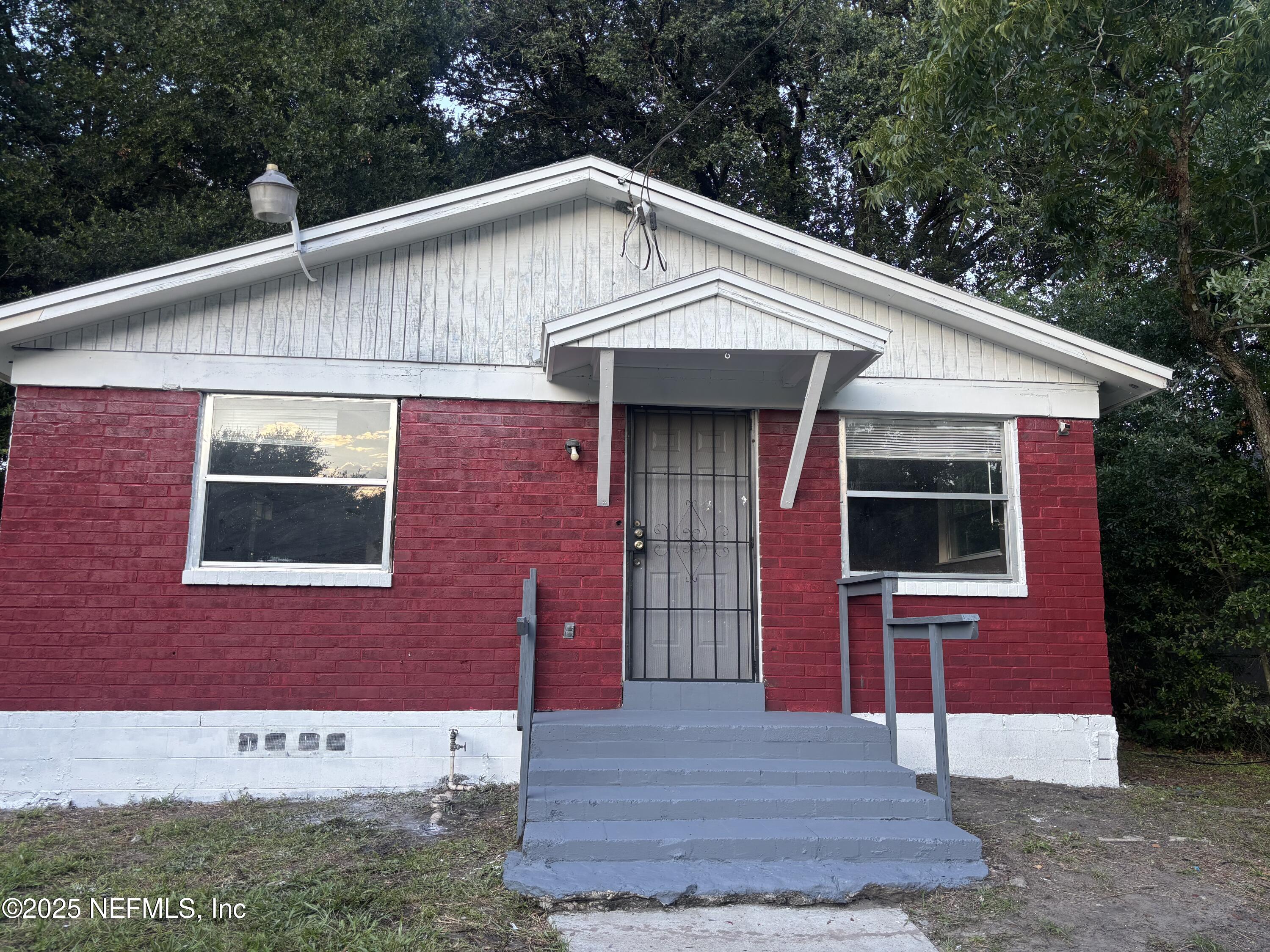 1115 Rushing Street Jacksonville, FL 32209 - Photo 2 of 24 a view of a house with a yard