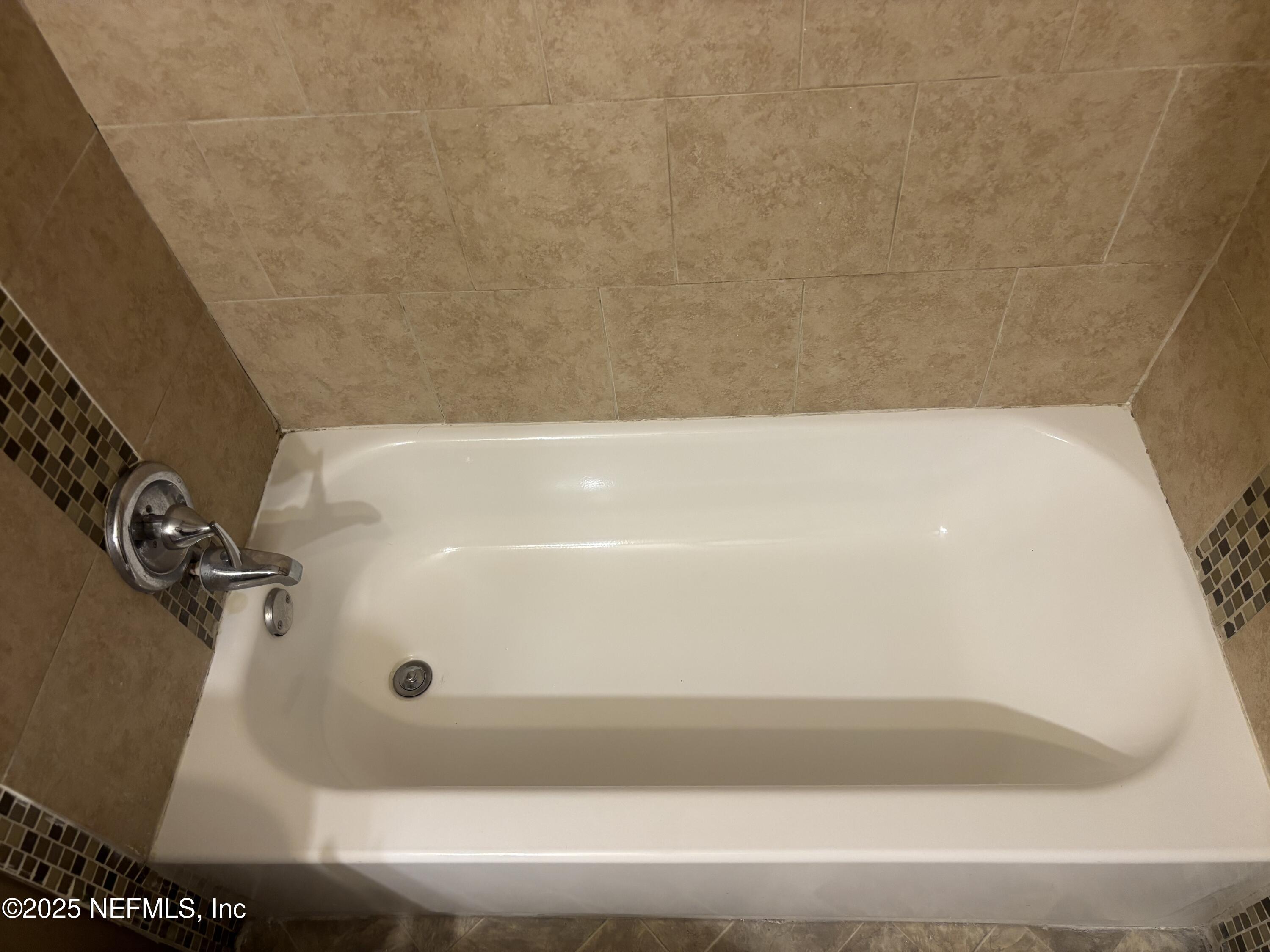 1115 Rushing Street Jacksonville, FL 32209 - Photo 21 of 24 a bathroom with a bathtub