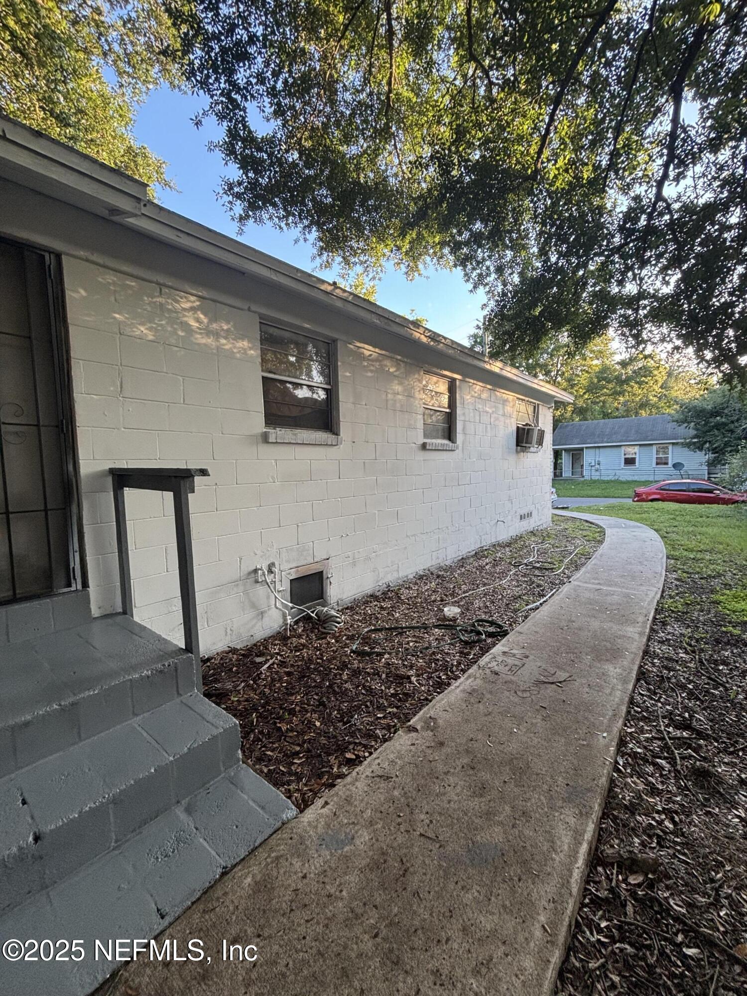 1115 Rushing Street Jacksonville, FL 32209 - Photo 3 of 24 a front view of a house with garden