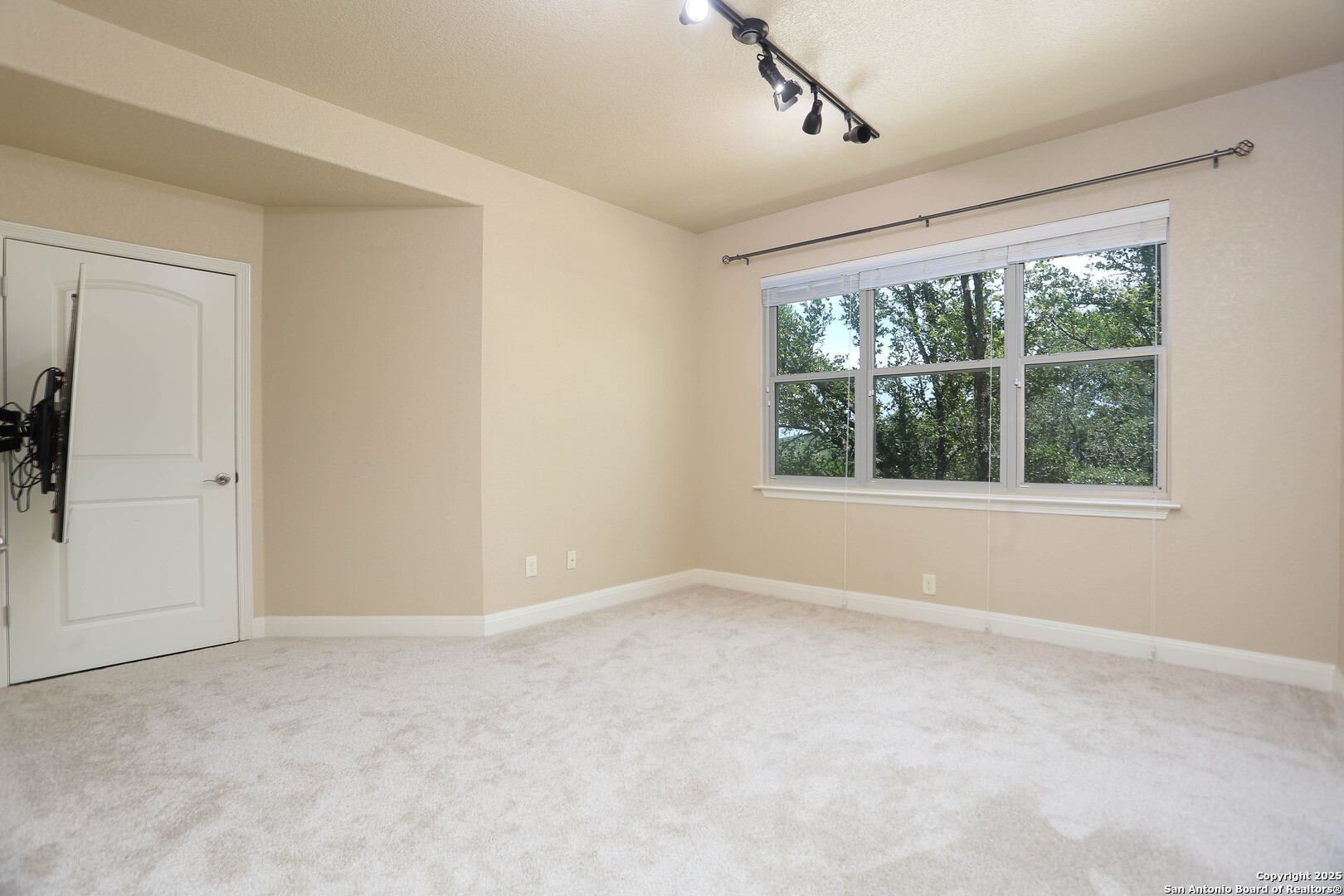 12302 Calvert Helotes, TX 78023 - Photo 19 of 39