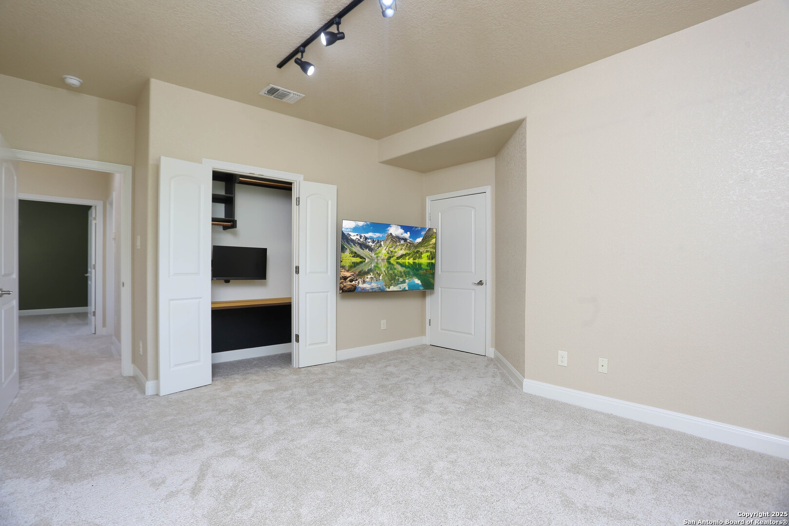 12302 Calvert Helotes, TX 78023 - Photo 20 of 39