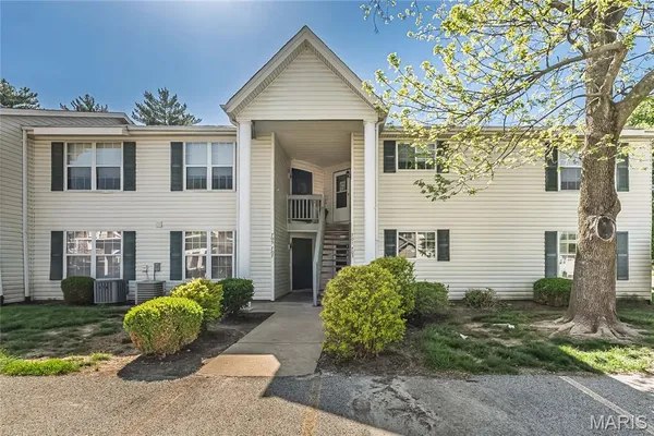 $175,000 | 703 Sugar Glen Drive, Unit 4, St. Peters, MO 63376