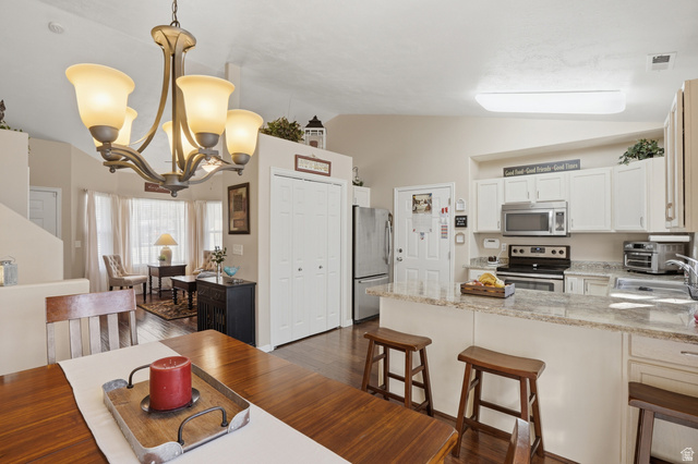 7737 Ranches Parkway Eagle Mountain, UT 84005 - Photo 5 of 28 Kitchen