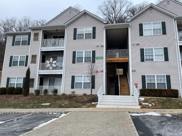 $2,600 | 1223 King Court, Unit 1223, Green Brook, NJ 08812
