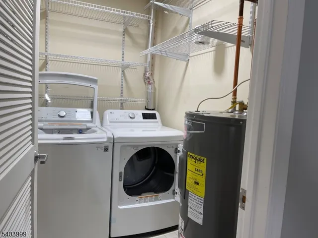 a house view with backyard space