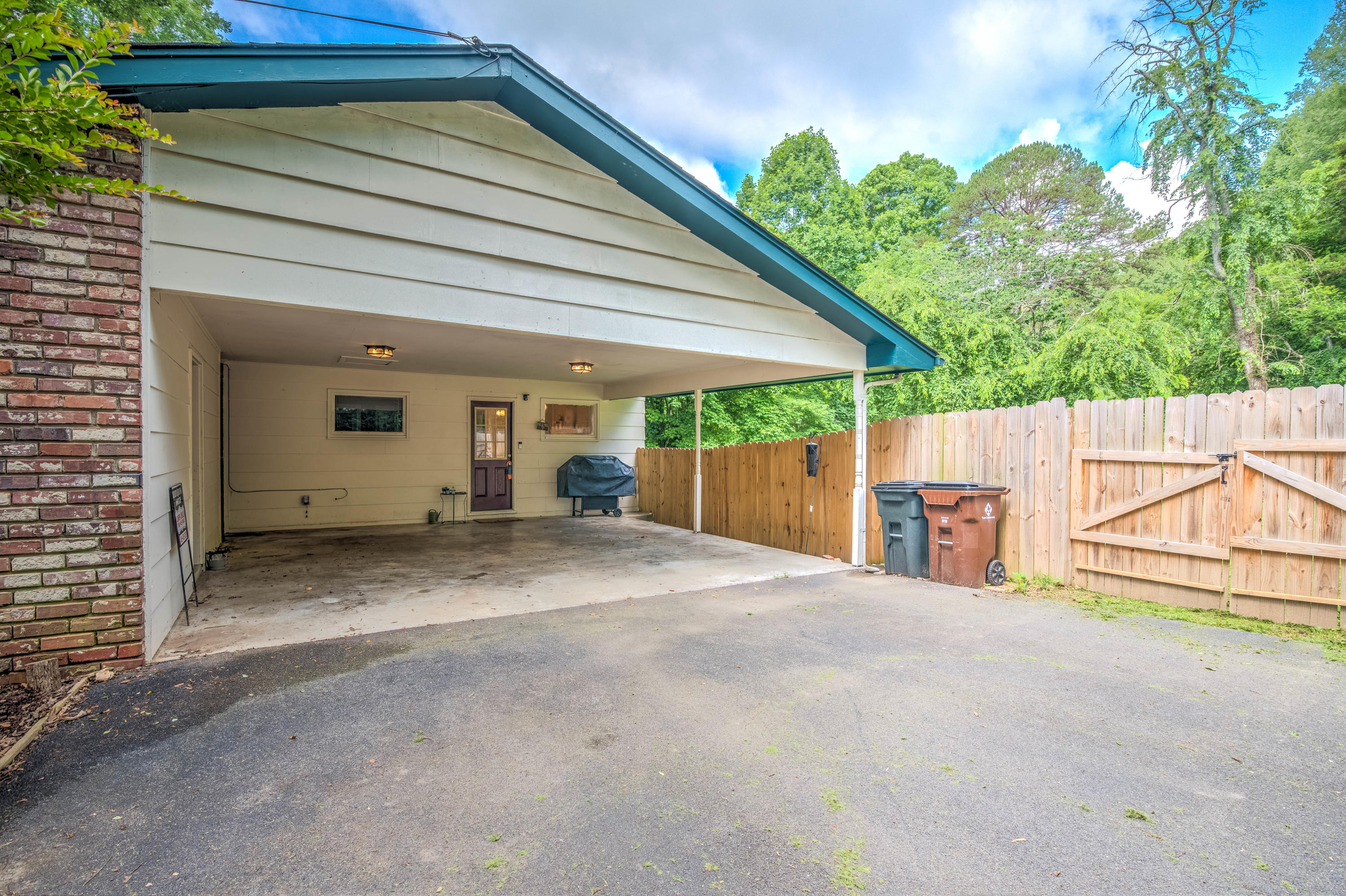 113 Monticello Road Oak Ridge, TN 37830 - Photo 29 of 31 Carport