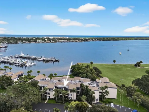 $490,000 | 1660 12 Oaks Way, Unit 303, North Palm Beach, FL 33408