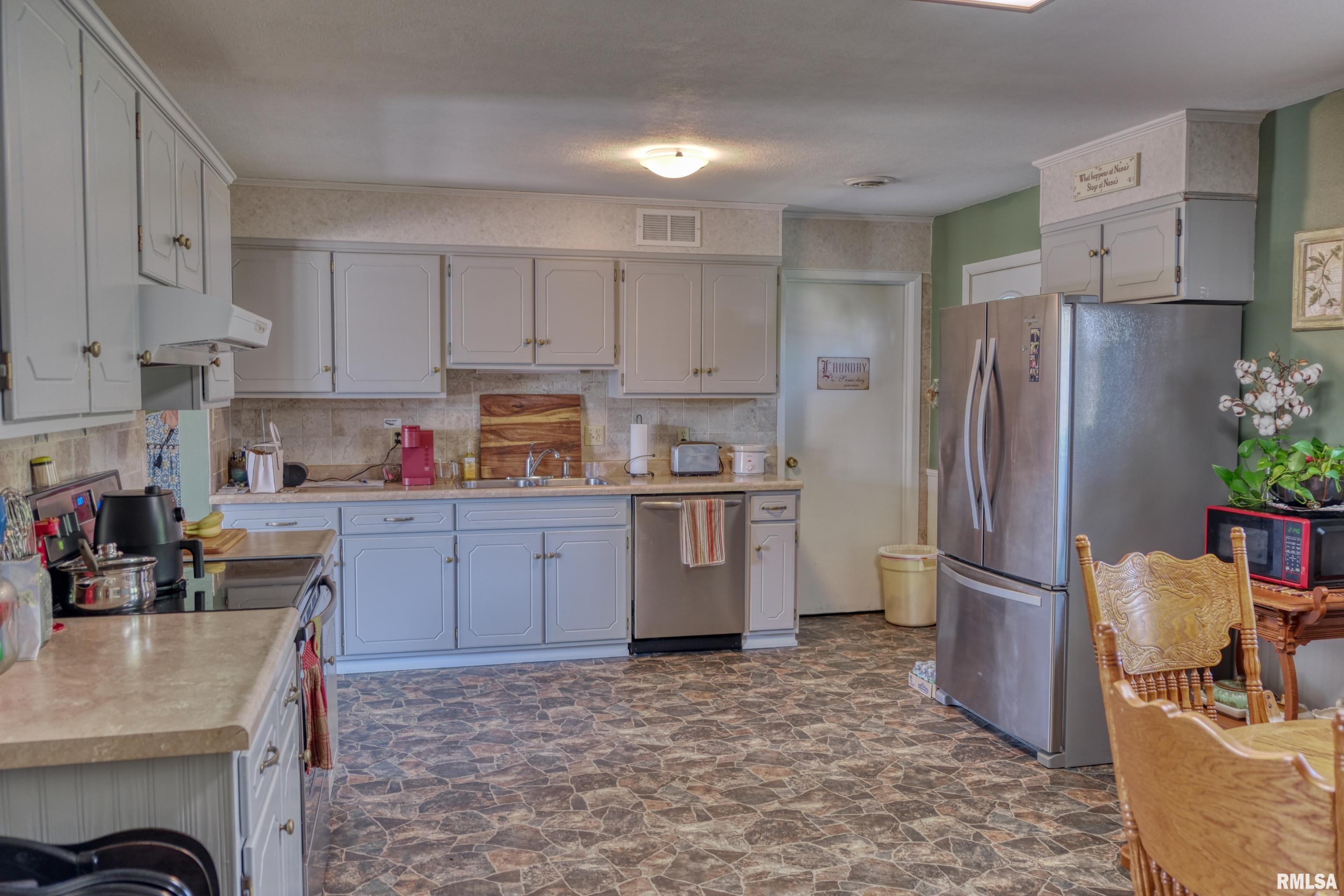 1006 Roberta Drive Murphysboro, IL 62966 - Photo 4 of 35