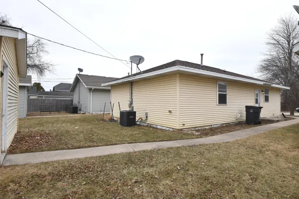$1,800 | 3042 Hamlin Avenue, Mount Pleasant, WI 53403